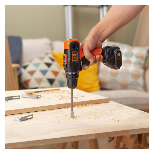 дрель-шуруповерт BLACK&DECKER BCD7122CK-RU 10,8В Li-lon 1,5Ач 2 аккумулятора